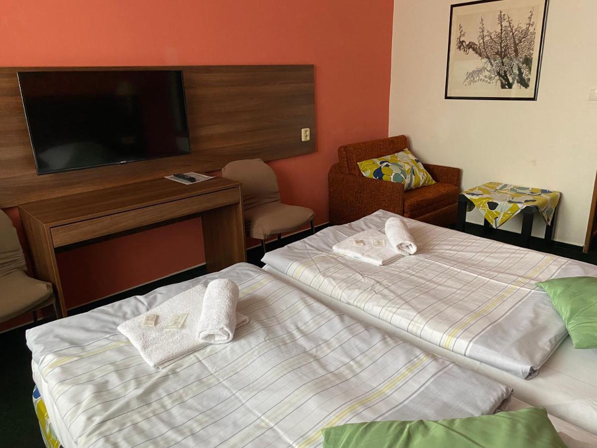 Hotel Formanka & Camp Hustopeče